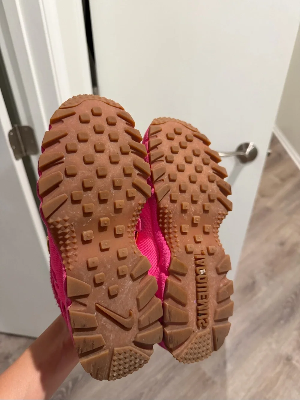 Jacquemus Bright Pink Mesh Sneaker with Cream Laces - Picture 3 of 5